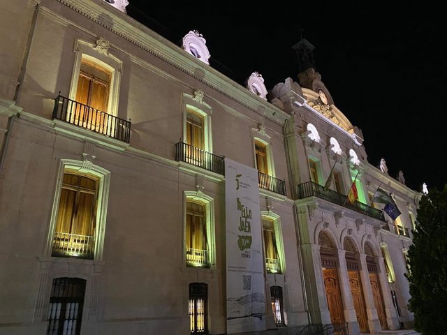 Imagen de archivo de la Dputación iluminada de verde