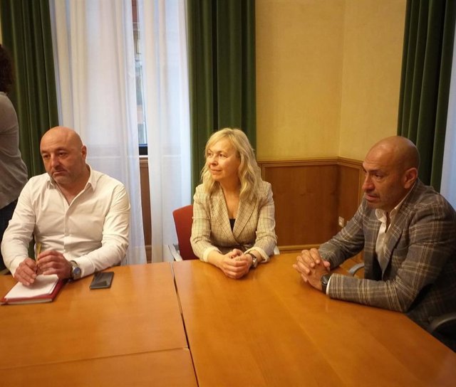 (De Izqda A Dcha) Guzmán Pendás (PP), Sara Álvarez Rouco Y Oliver Suárez, De Vox.