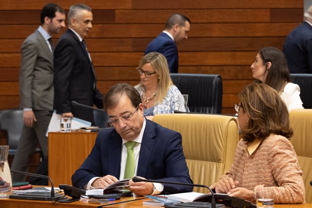 El presidente en funciones de la Junta de Extremadura, Guillermo Fernández Vara, durante la constitución de la Asamblea de Extremadura, a 20 de junio de 2023, en Mérida, Badajoz, Extremadura (España). 