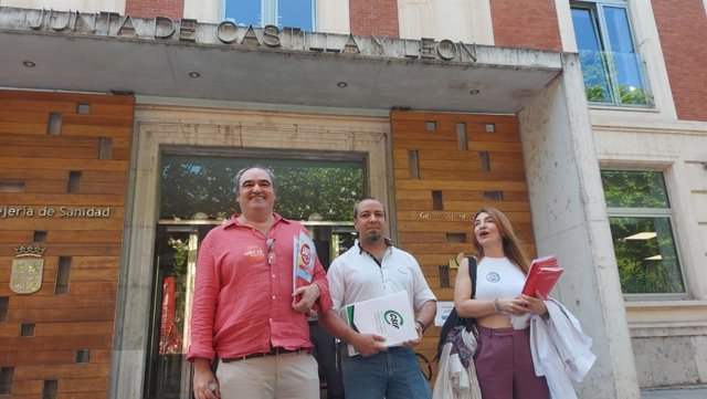 Registran 12.000 firmas en la Consejería de Sanidad para que la retribución en sábado se abone a todas las categorías.