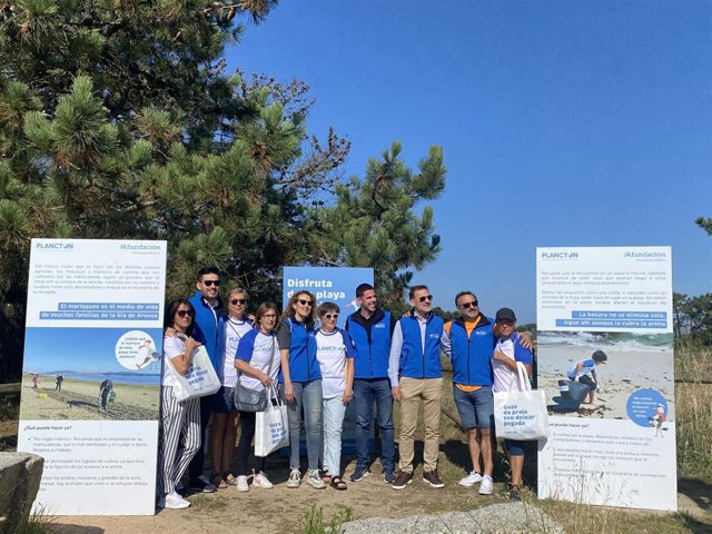 Presentación de la campaña 'Goza da praia sen deixar pegada' en el Parque Natural do Carreirón, Illa de Arousa (Pontevedra)