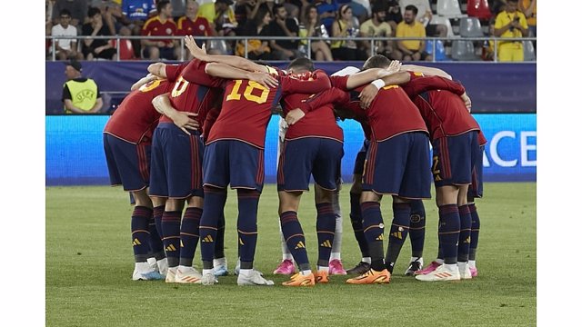 La selección Sub-21 conjurándose en los momentos previos a su debut ante Rumanía