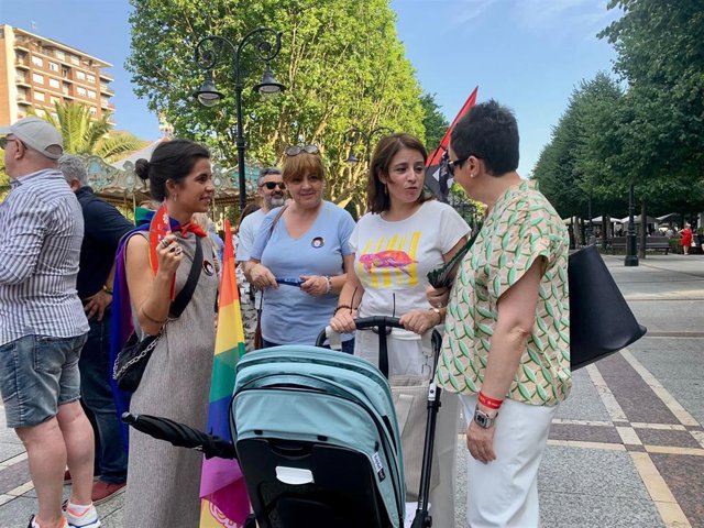 Adriana Lastra en la marcha del Orgullo celebrada en Gijón