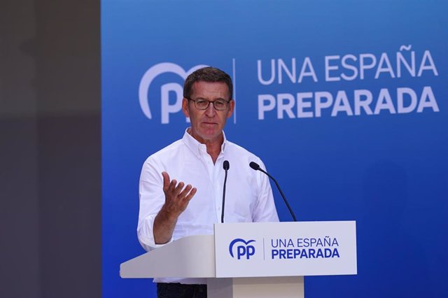 El presidente del Partido Popular, Alberto Núñez Feijóo, interviene en un acto con militantes del PP, en el colegio Arzobispo Fonseca, a 25 de junio de 2023, en Salamanca, Castilla y León (España). 