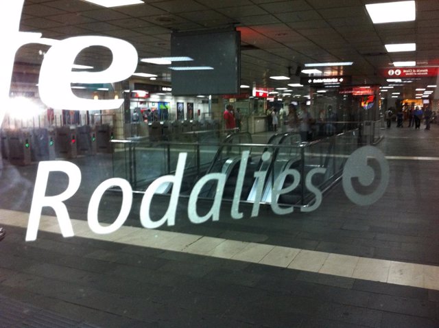 Archivo - Estació de Renfe-Rodalies a la plaça Catalunya