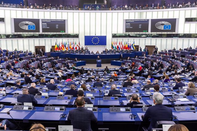 Archivo - Imagen del pleno del Parlamento Europeo durante una intervención del presidente francés, Emmanuel Macron. FOTO DE ARCHIVO