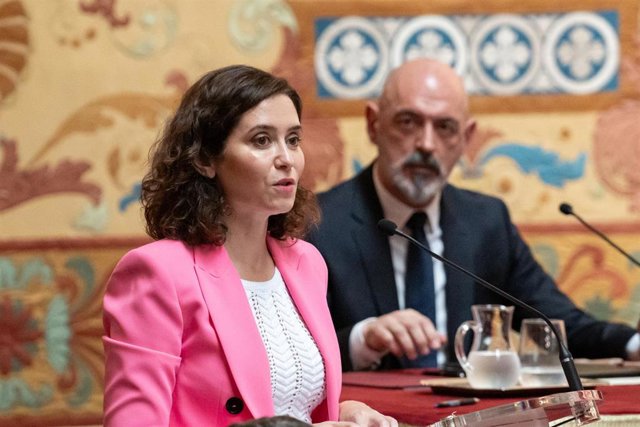 La presidenta de la Comunidad de Madrid, Isabel Díaz Ayuso, interviene durante la toma de posesión del rector de la UCM, en el Paraninfo de la Universidad Complutense de Madrid, a 27 de junio de 2023