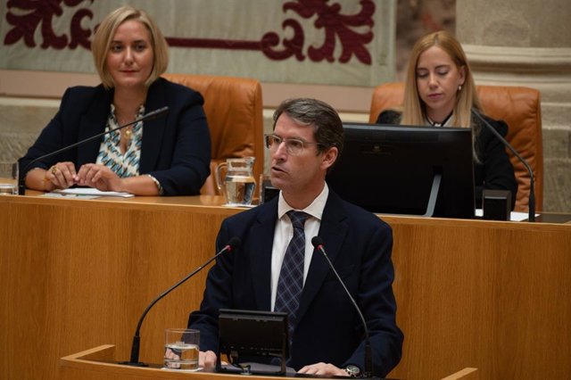 El candidato propuesto a presidir La Rioja, Gonzalo Capellán, durrante el discurso de investidura