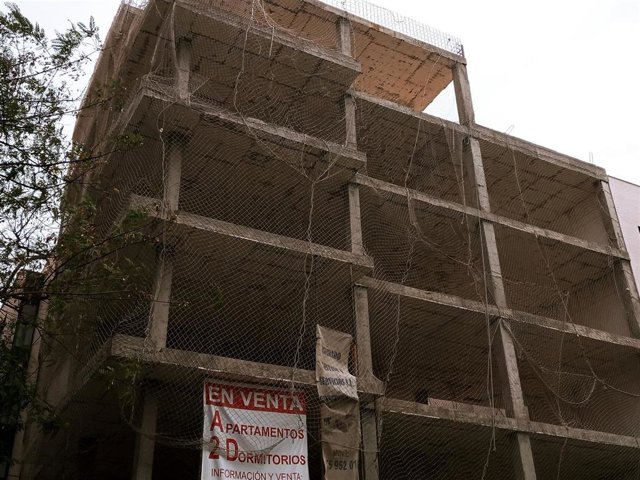 Archivo - Imagen de recurso de un edificio en construcción.