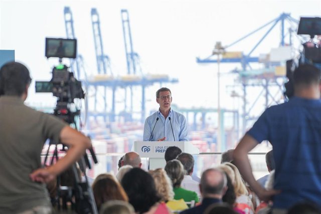 El presidente del Partido Popular, Alberto Núñez Feijóo, clausura un acto sectorial en Valencia sobre sanidad, a 27 de junio de 2023, en Valencia, Comunidad Valenciana (España). Durante el evento, hay una mesa redonda sobre salud mental y enfermedades rar