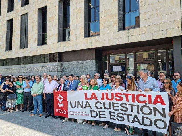 Operadores de Justicia se concentran en Valladolid para exigir el fin de la huelga.