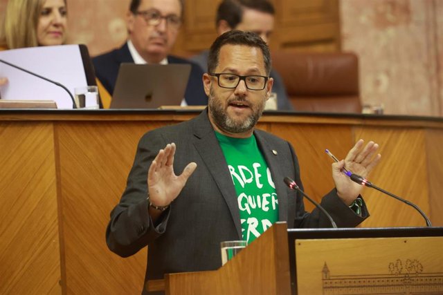 El portavoz de Adelante Andalucia, José Ignacio Garcia, este miércoles durante su intervención en el Pleno en el debate sobre situación política de Andalucía.