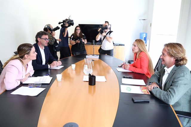 Imatge de les negociacions entre el PP i Vox per formar govern