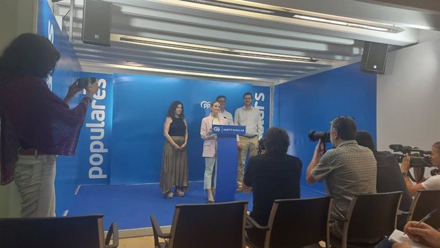 La candidata del PP a la presidencia del Govern, Marga Prohens, en la rueda de prensa tras el acuerdo de investidura con Vox.