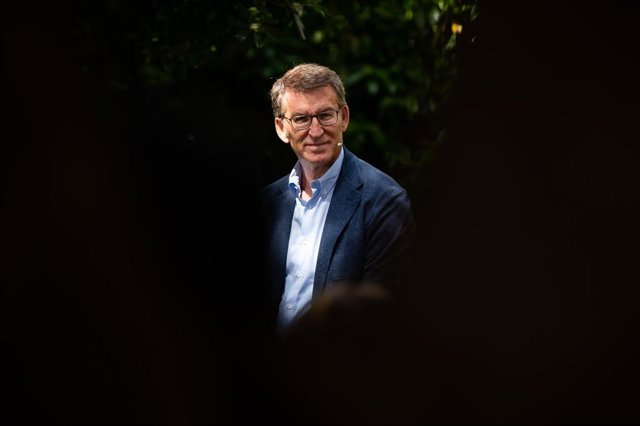 Archivo - El presidente del PP, Alberto Núñez Feijóo, durante un acto del PP, a 28 de abril de 2023, en Tarragona, 