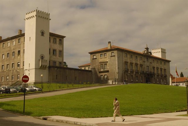 Archivo - Cuartel de la Policía Nacional en Oviedo