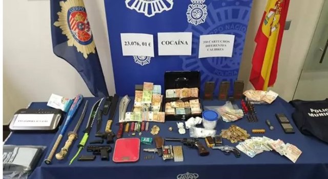 Material intervenido a los detenidos durante la operación policial 'Parabellum'.