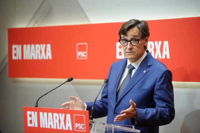 Archivo - El líder del PSC, Salvador Illa, durante una rueda de prensa, a 29 de mayo de 2023, en Barcelona, Catalunya (España). 