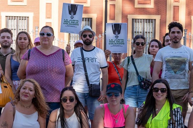 Concentración ante el Palacio de San Telmo para exigir a la Junta la ejecución de los pagos de la ayuda del Bono Joven del Alquiler, archivo  23/6/2023