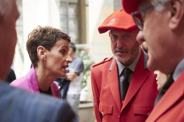 Chivite preside un acto sobre el traspaso a Navarra de las competencias en materia de Tráfico y Seguridad Vial