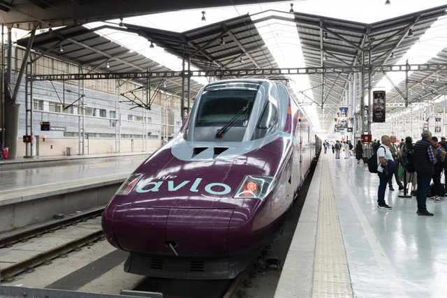 Archivo - Tren Avlo en la estación María Zambrano (Málaga).
