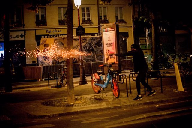 Disturbios en la región metropolitana de París tras la muerte de un joven en Nanterre