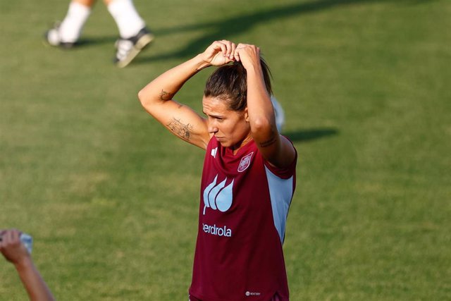Marta Cardona durante un entrenamiento de la selección femenina