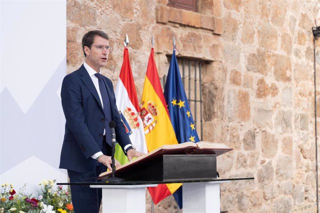 Gonzalo Capellán jura su cargo como presidente del Gobierno de La Rioja