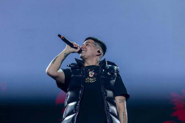 Archivo - El cantante argentino Duki durante una actuación en el Wizink Center, a 24 de febrero de 2023, en Madrid (España).