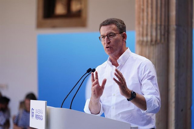 El presidente del Partido Popular, Alberto Núñez Feijóo, interviene en un acto con militantes del PP, en el colegio Arzobispo Fonseca, a 25 de junio de 2023, en Salamanca, Castilla y León (España). 