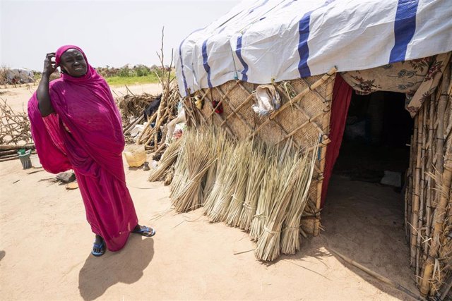 Archivo - Imagen de un campo de refugiados en Darfur