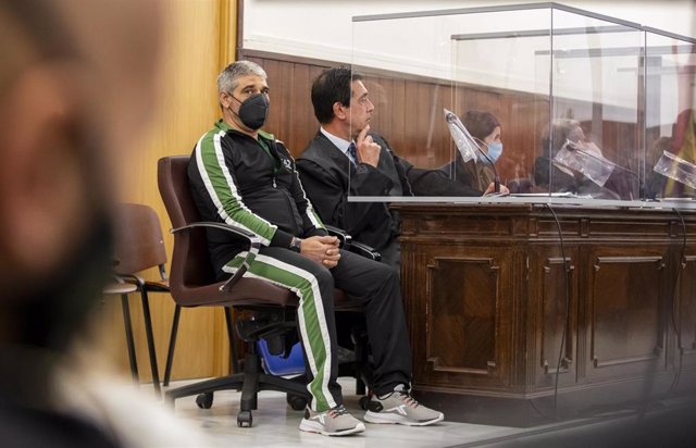 Archivo - Imagen de Bernardo Montoya, condenado por la agresión sexual y asesinato de Laura Luelmo, durante el juicio en la sala de  la Audiencia de Huelva en noviembre de 2021.