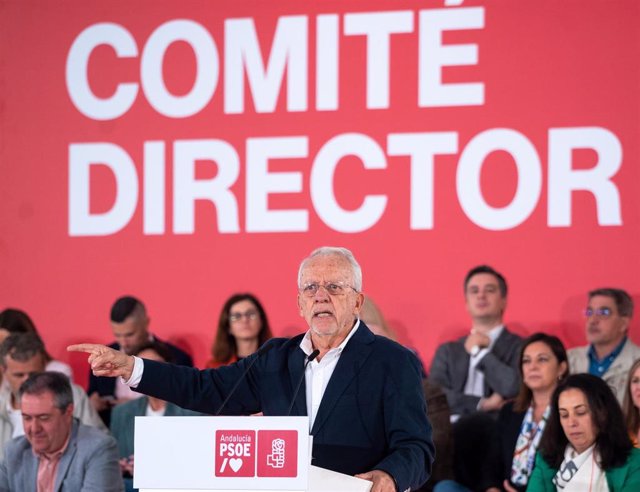 Archivo - El presidente del PSOE-A, Manuel Pezzi, en una imagen de archivo, presenta esta martes un manifiesto en defensa de la figura de Pedro Sánchez. 