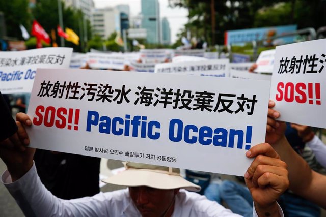 Manifestación en Seúl contra el vertido de agua contaminada de Fukushima