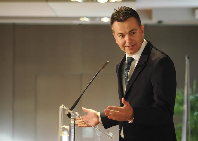 Archivo - El ministro de Industria, Comercio y Turismo, Héctor Gómez, interviene durante unas jornadas del diario ‘El Mundo’, en el AC Hotel Palacio  Santa Ana, a 24 de abril de 2023, en Valladolid, Castilla y León (España).