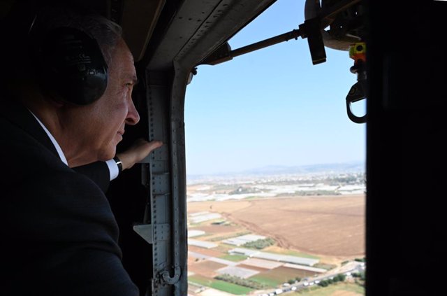 Benjamin Netanyahu, primer ministro de Israel, sobrevuela la zona de Yenín