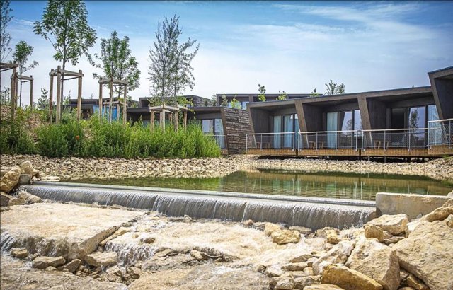 Futuroscope inaugura su segundo hotel temático, el Village Ecolodgee, en plena naturaleza