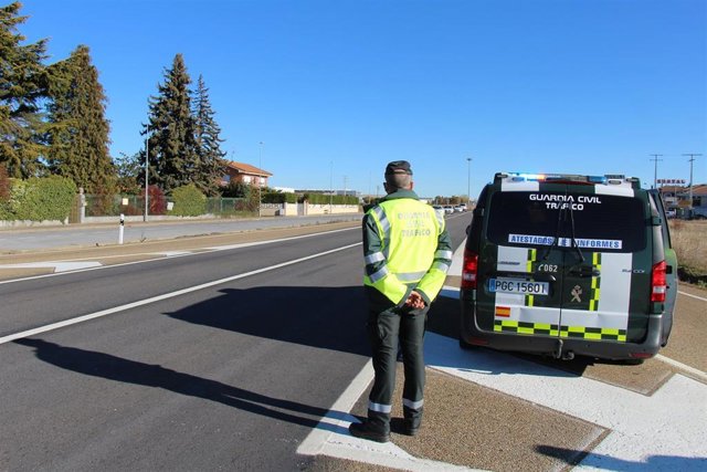 Investigado un conductor por un accidente en Montejos (León) en el que falleció el copiloto.