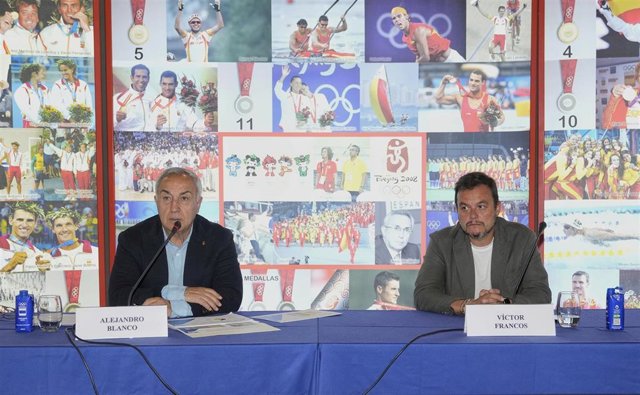 Los presidentes del COE, Alejandro Blanco, y del CSD, Víctor Francos, celebran los resultados de los deportistas españoles en los Juegos Europeos de Cracovia en 2023.