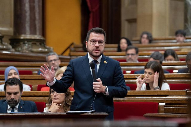 El presidente de la Generalitat, Pere Aragonés, en el pleno del Parlament. 