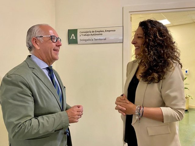 Estrella con la nueva delegada de Empleo, Ana Mata