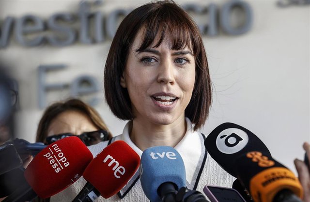 La ministra de Ciencia e Innovación, Diana Morant, atiende a los medios de comunicación tras su visita al Instituto de Investigación Sanitaria La Fe de Valencia, a 15 de junio de 2023, en Valencia, Comunidad Valenciana (España). El Instituto de Investigac