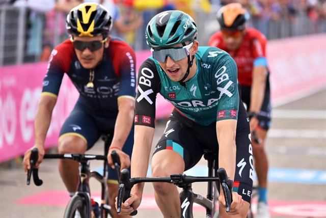 Archivo - El corredor australiano del Bora Hansgrohe Jai Hindley durante una carrera.