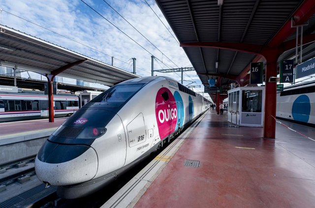 Archivo - Un tren de la companyia Ouigo 