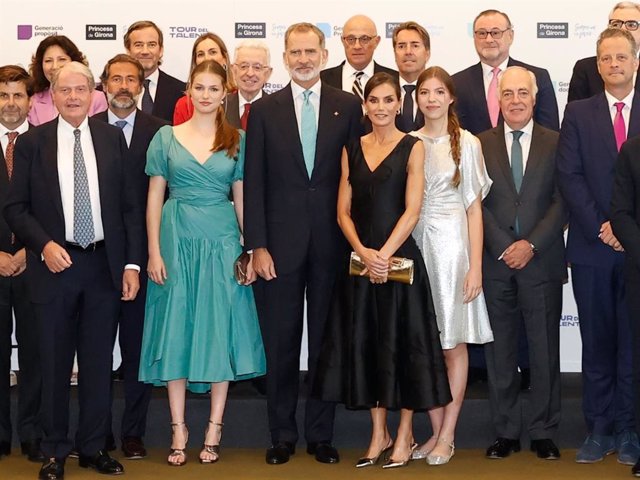 LOS REYES, DON FELIPE Y DOÑA LETIZIA, ACOMPAÑADOS POR SUS HIJAS, LA PRINCESA LEONOR Y LA INFANTA SOFÍA EN LOS PREMIOS FUNDACIÓN PRINCESA DE GIRONA 2023