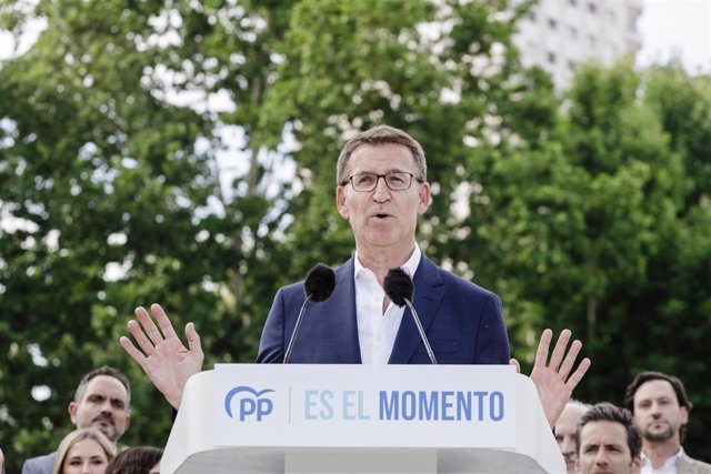 El presidente del Partido Popular y candidato a la Presidencia del Gobierno, Alberto Núñez Feijóo, presenta la candidatura por Madrid para las elecciones del 23 de julio, en Plaza de España, a 5 de julio de 2023, en Madrid (España). 