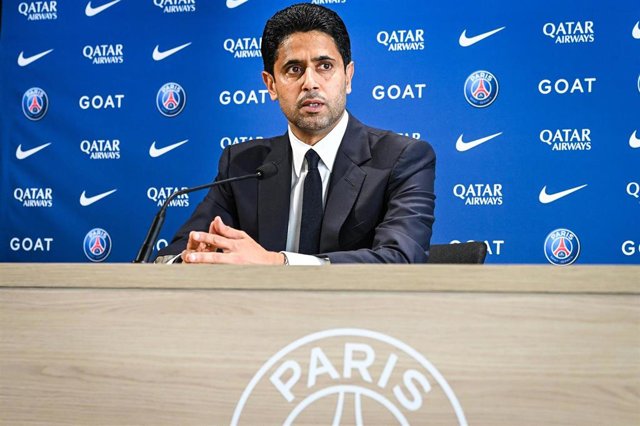 El presidente del PSG, Nasser Al-Khelaifi, en una rueda de prensa.