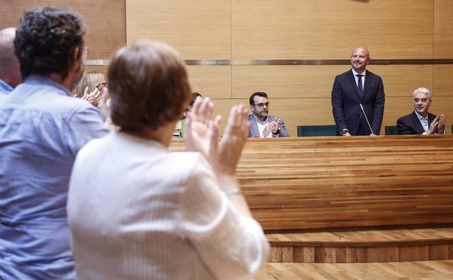 El presidente de la Diputación de Valencia, el socialista Toni Gaspar, durante su discurso de despedida como responsable de la institución al finalizar el mandato.