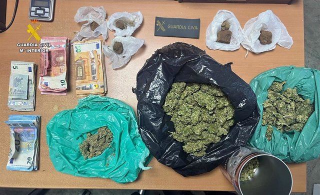Hachís y marihuana intervenidos en el establecimiento de Níjar (Almería)