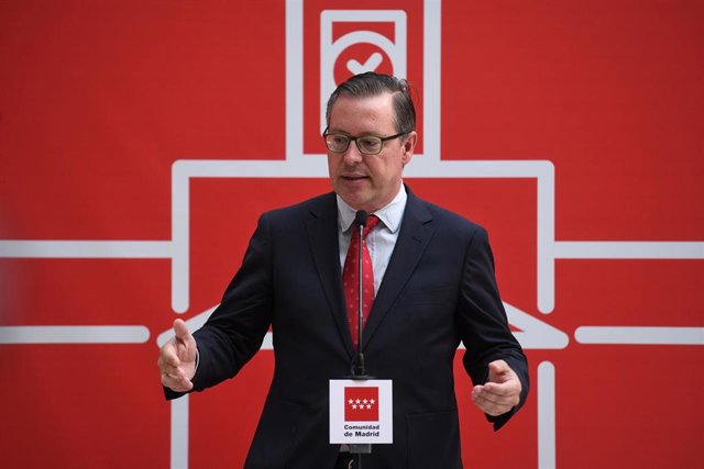 El secretario general del PP de Madrid, Alfonso Serrano, interviene durante el acto de toma de posesión de la presidenta de la Comunidad de Madrid, en la Real Casa de Correos, a 23 de junio de 2023, en Madrid (España). Ayuso ha sido investida como preside